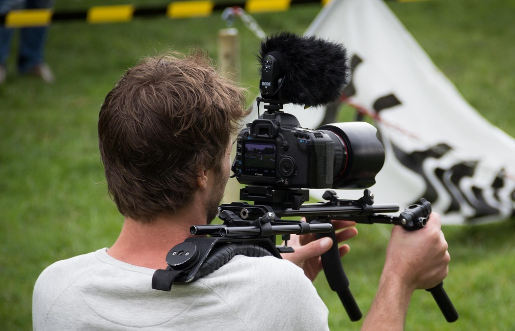 journalist camera reporting