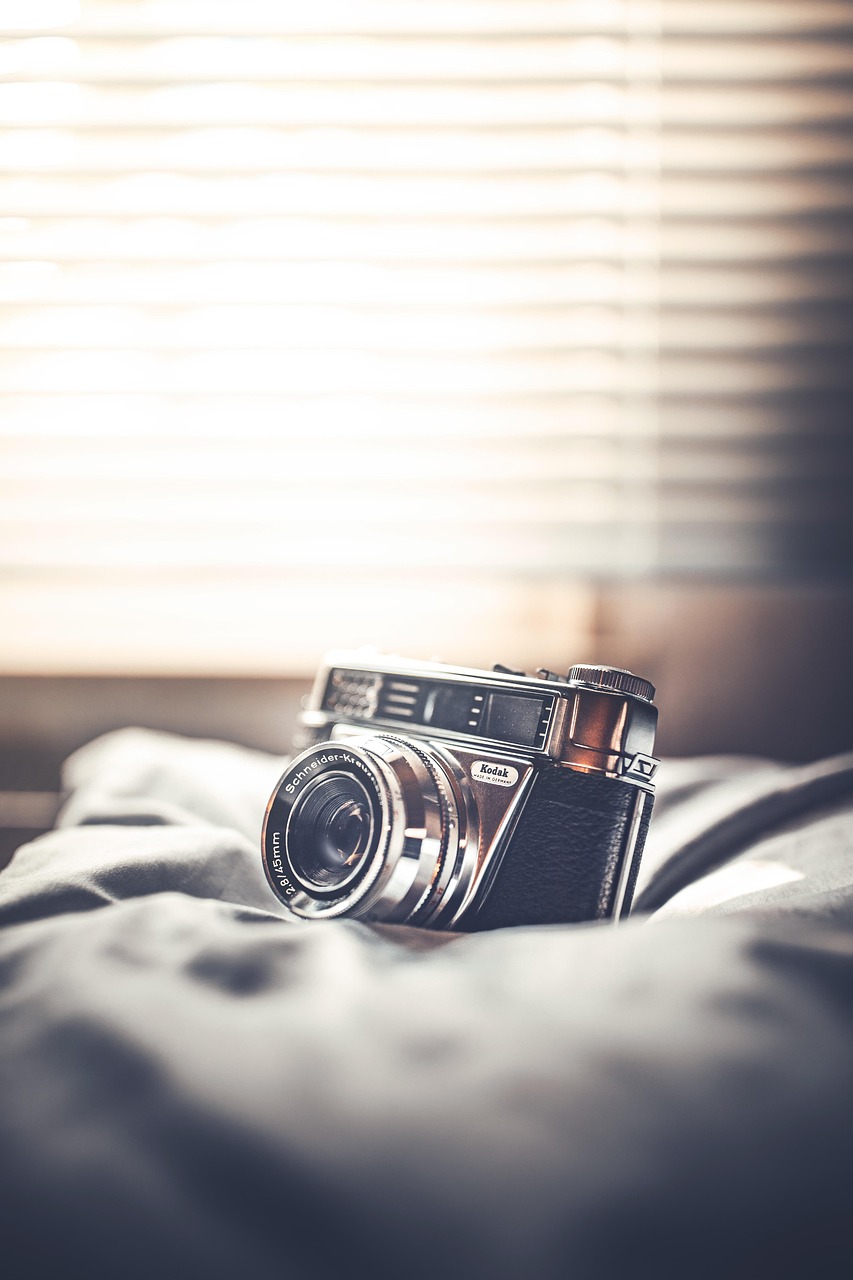 journalist camera reporting